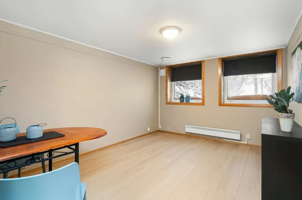 Transformation d'une pièce de vie après travaux de rénovation globale par un artisan toulousain.