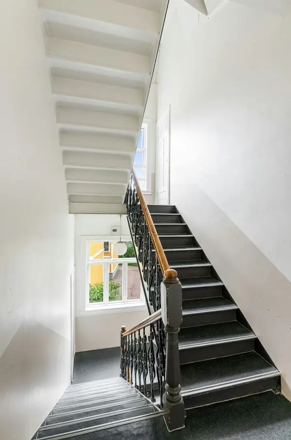 Mise en peinture et rénovation d'un escalier métallique dans le quartier de Colomiers à Toulouse
